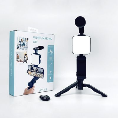 Selfie con tripode para retransmision con flash LED y micro y mando a distancia AY-49 
